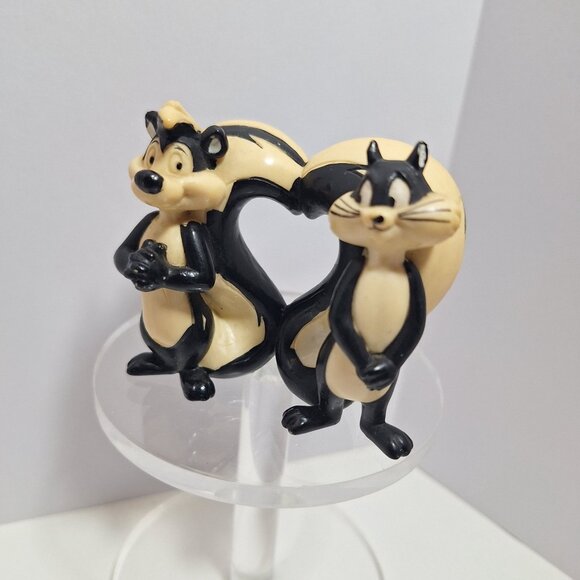 Pepé Le Pew & Penelope Figure Heart-Shaped Romantic  1985 - Picture 9 of 15